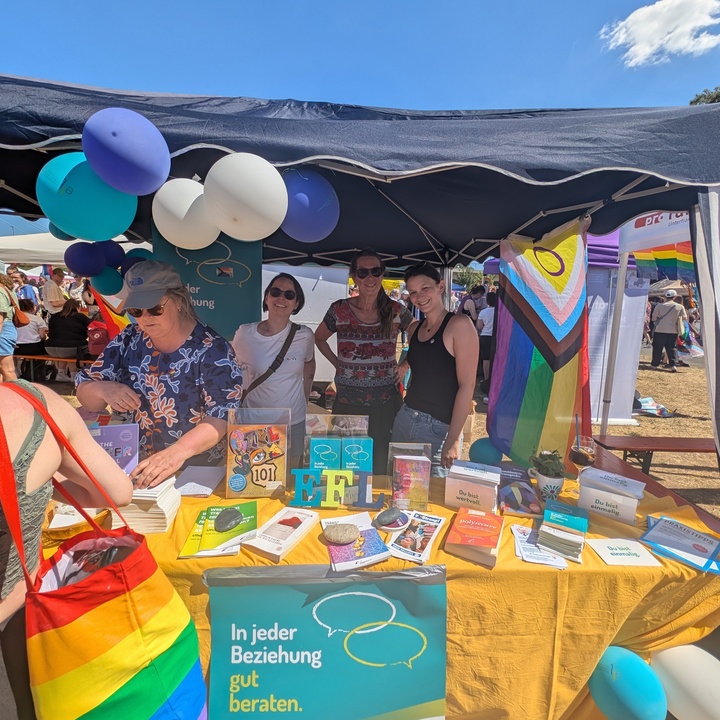 Stand der EFL beim CSD Würzburg 2025